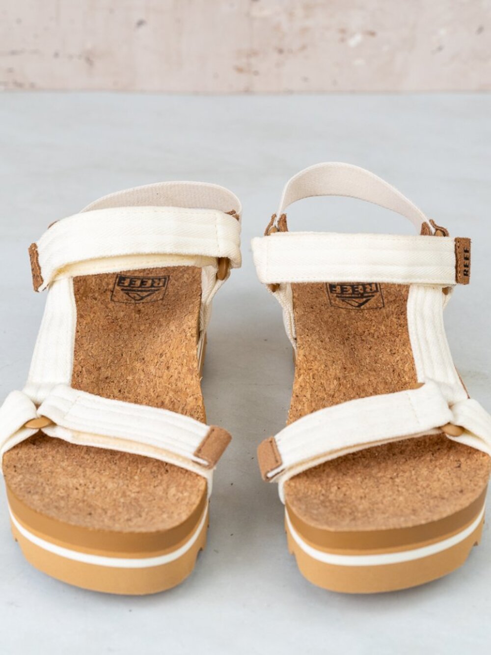 NWOT Reef Cushion Rem Hi White Size 7 - Picture 3 of 7